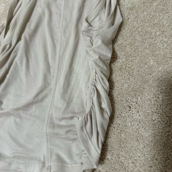 Lululemon tank - Picture 2 of 4